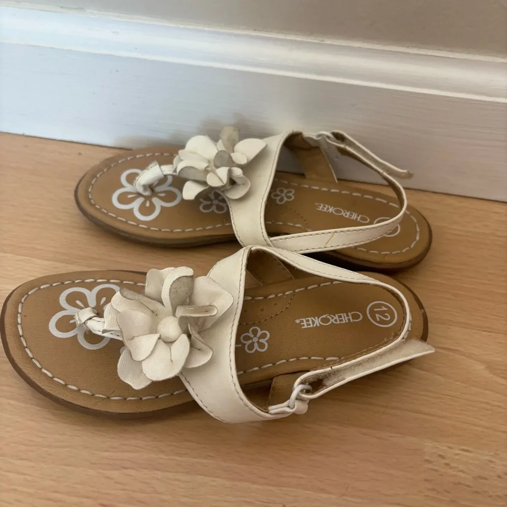 Girls 12 sandals flower Cherokee strap flip flop beach pool special occasion